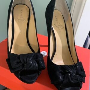 Feminine stiletto! Perfect for party or night out. Brand new condition.